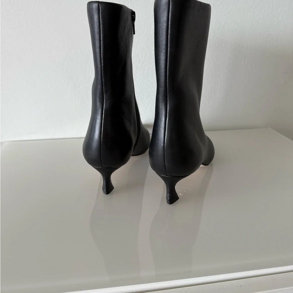 New ANTONIO MELANI Leather Sleek Black Heeled Boots - Picture 5 of 13